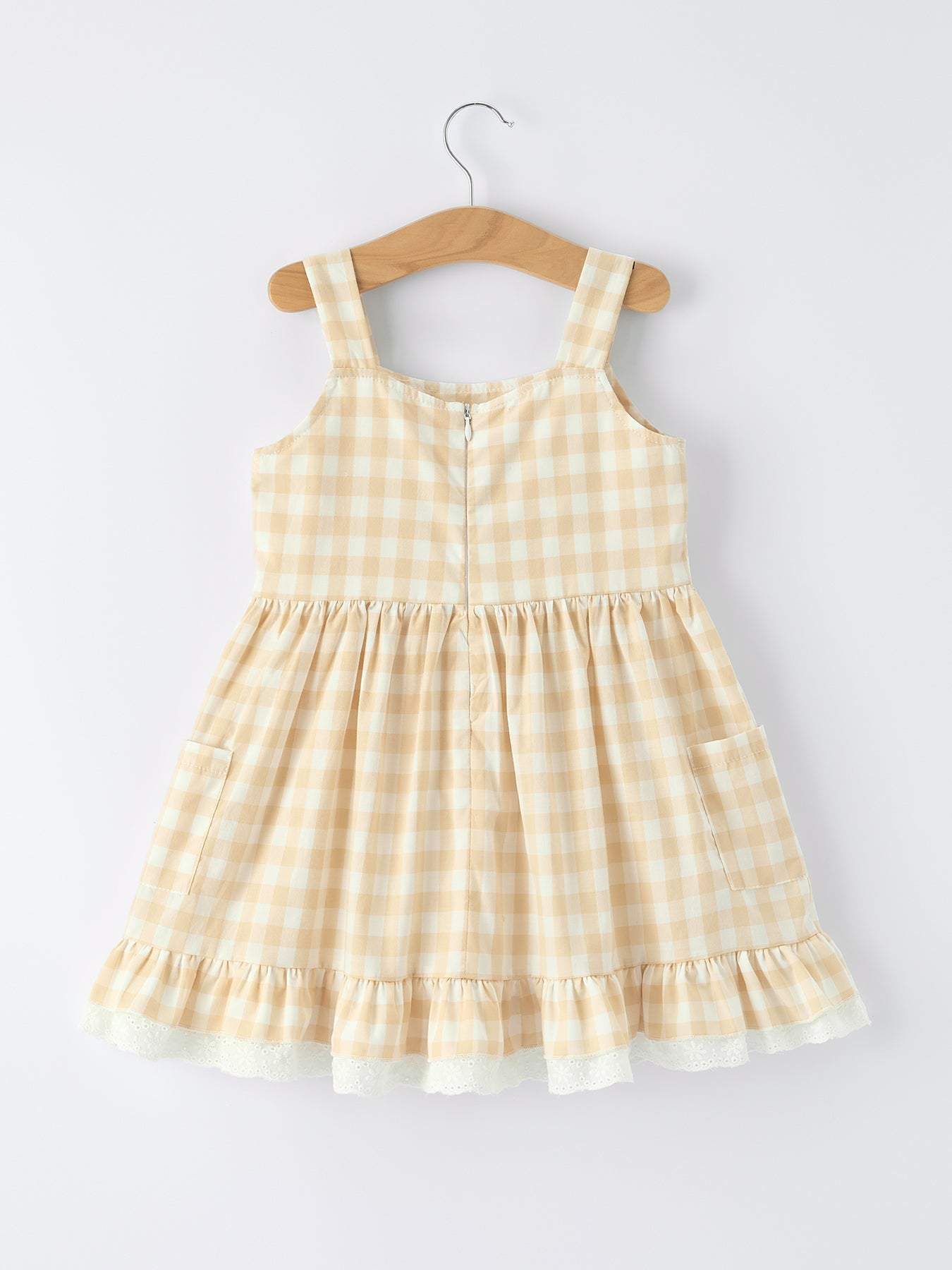 Plaid girl dress pocket detail