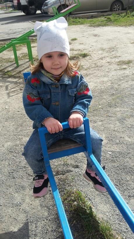 Modern Luxury Baby Girls Outerwear Jeans Coat Ripped Embroidery Jackets For Girls With Roses