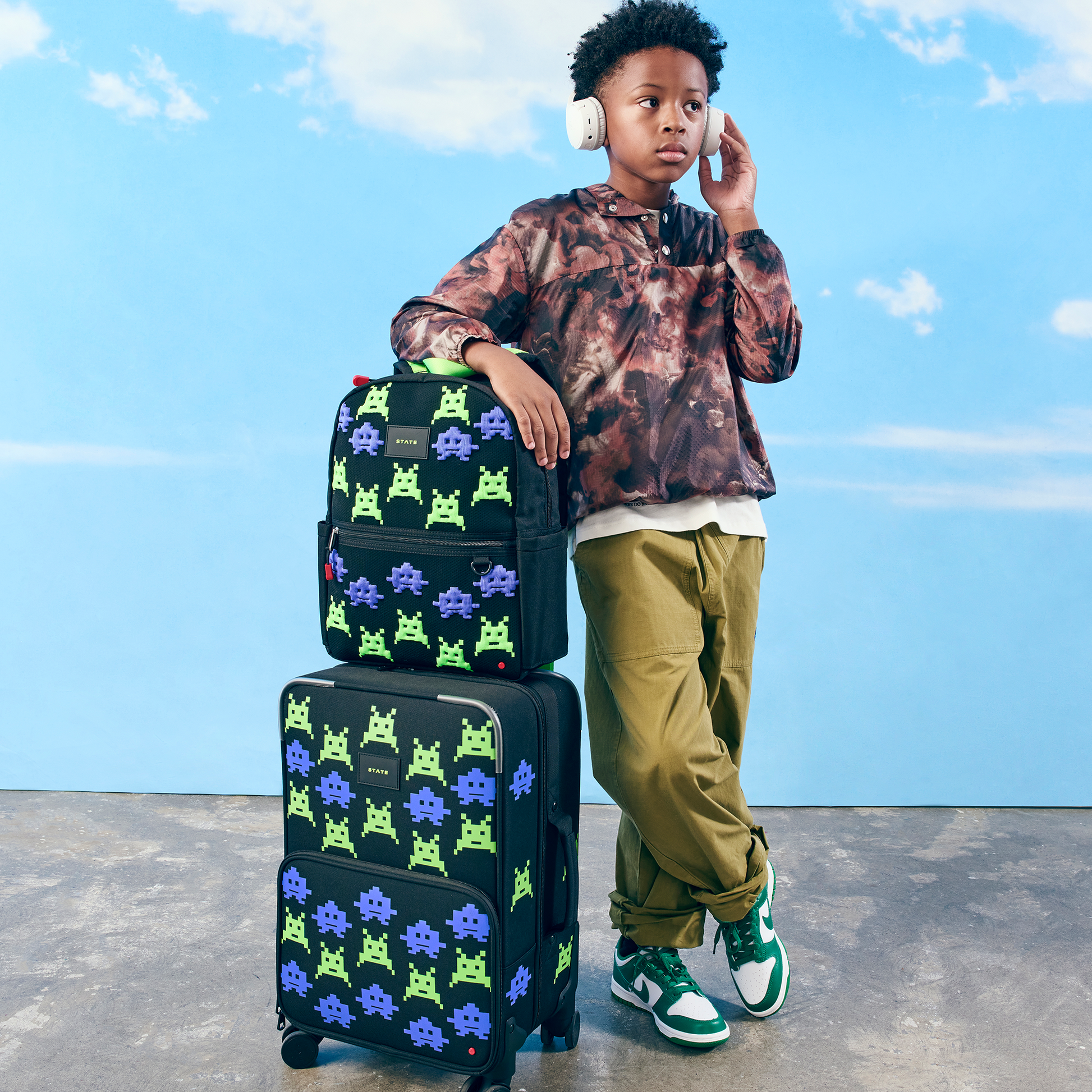 Logan Carry-On Suitcase in Arcade, wheels and handle detail